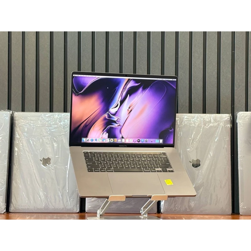 لپتاب MACBOOK PRO 2018-i7-32-1TB-4GB